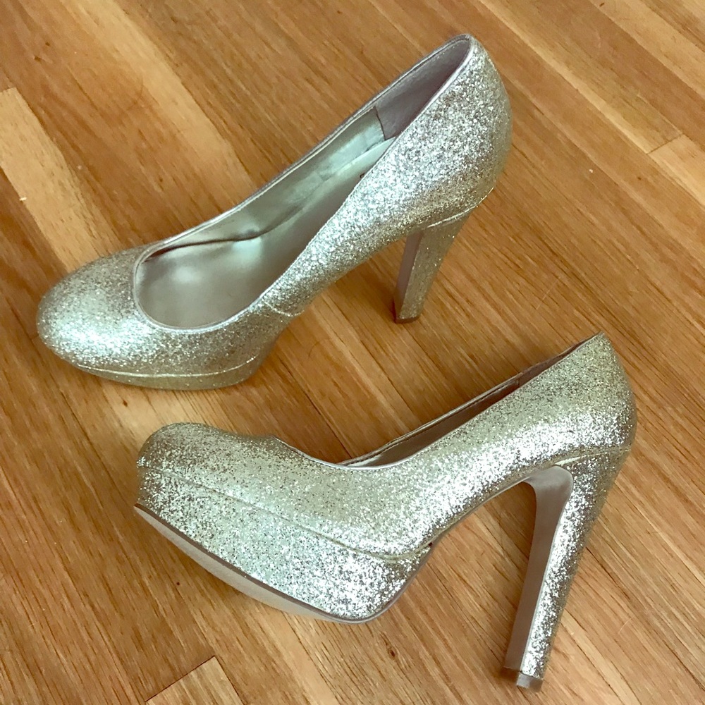 Guess Gold Glitter High Heel Pumps.